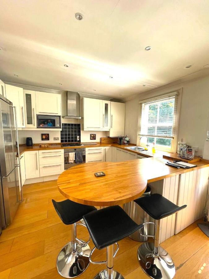 Sunny 2 Bedroom, 2 Bathroom In Londra